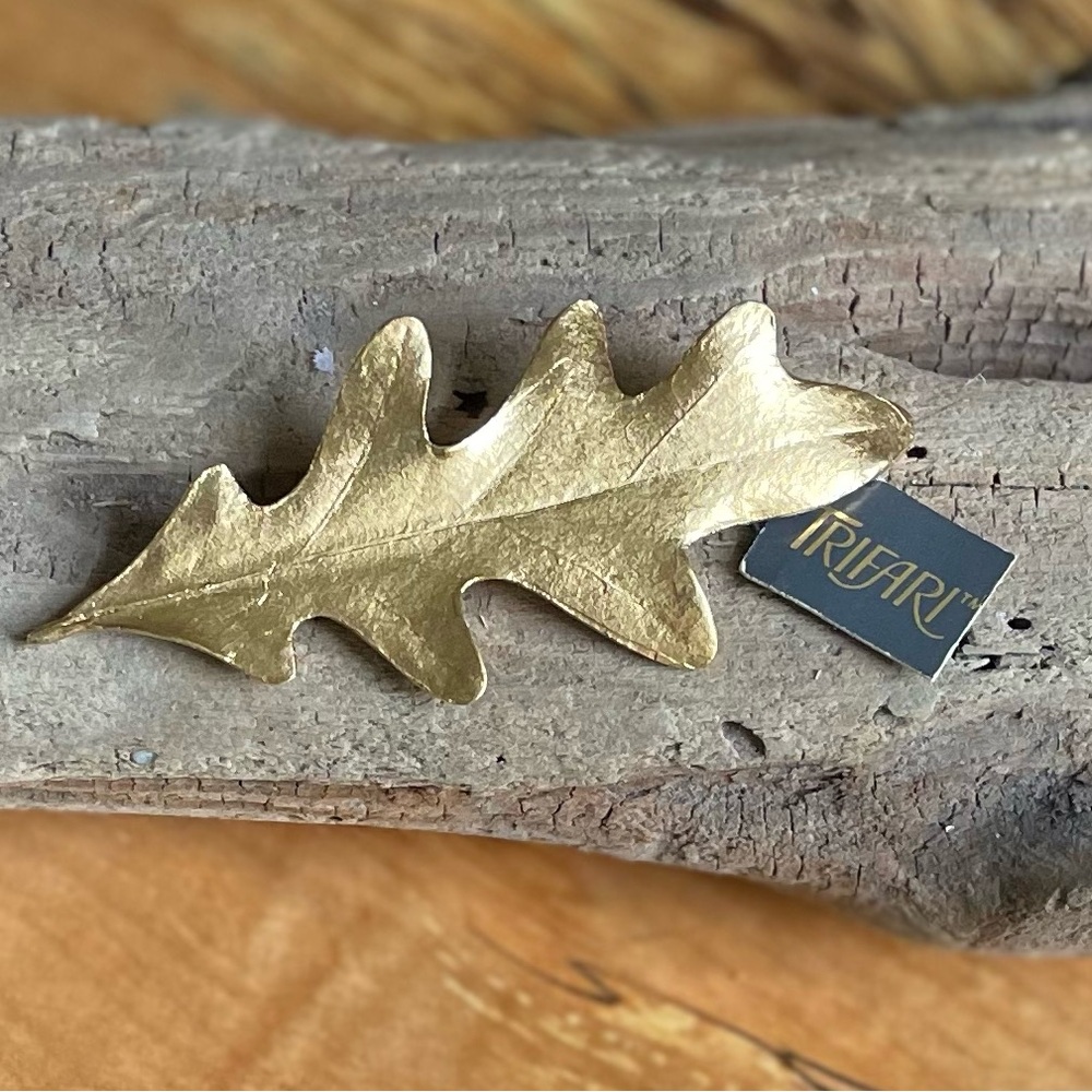 VTG NWT Trifari Crown naturalistic oak leaf brooch
